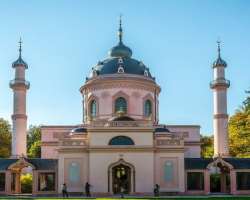 There is also a mosque situated in the garden complex. It was constructed from 1779 to 1791 in a Turkish style. It was restored many years and is now 
